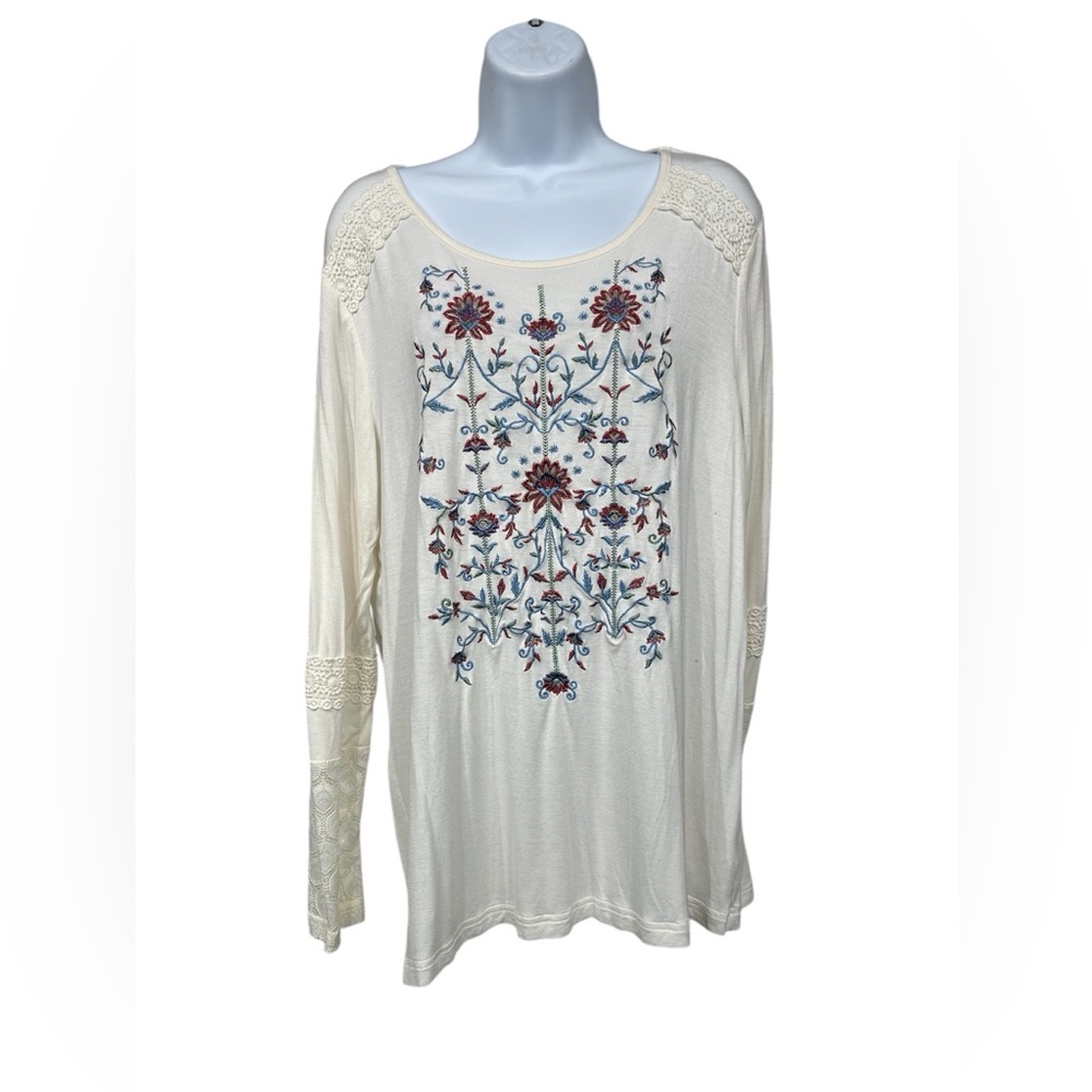Liberty Lane Embroidered Top size large